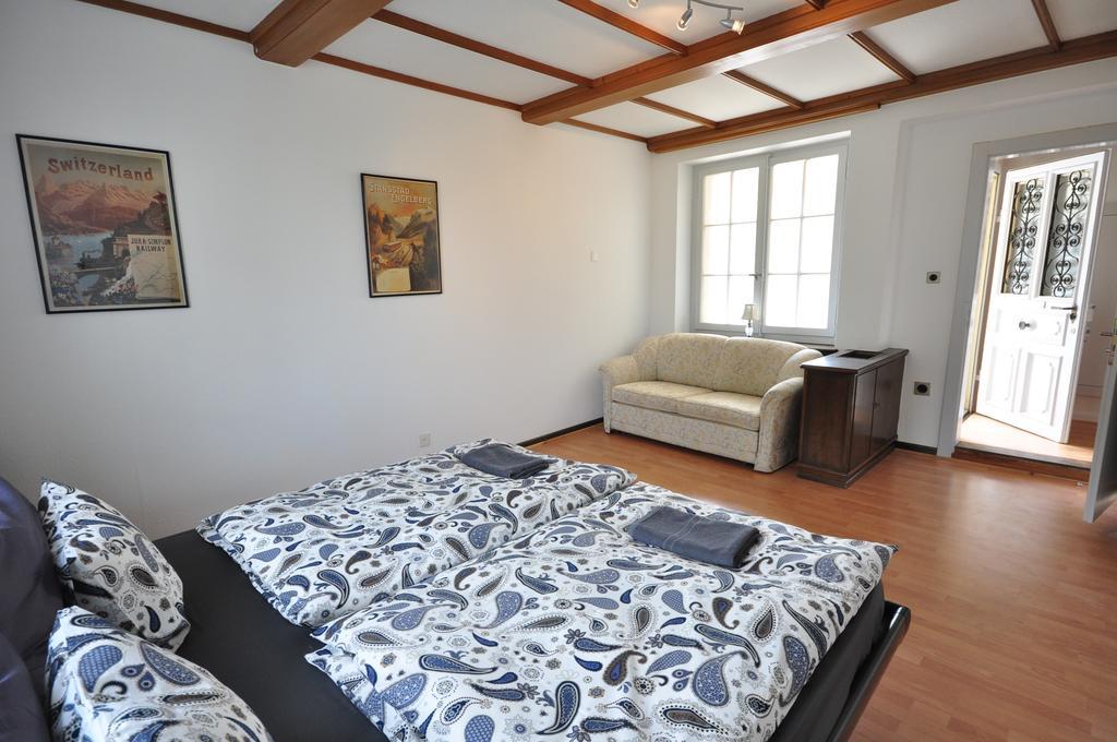 Interlaken Town House Sleeps 12 Guests Central Room photo
