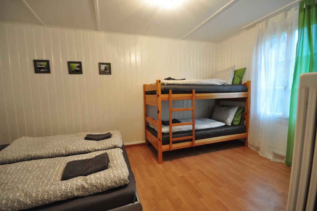 Interlaken Town House Sleeps 12 Guests Central Room photo